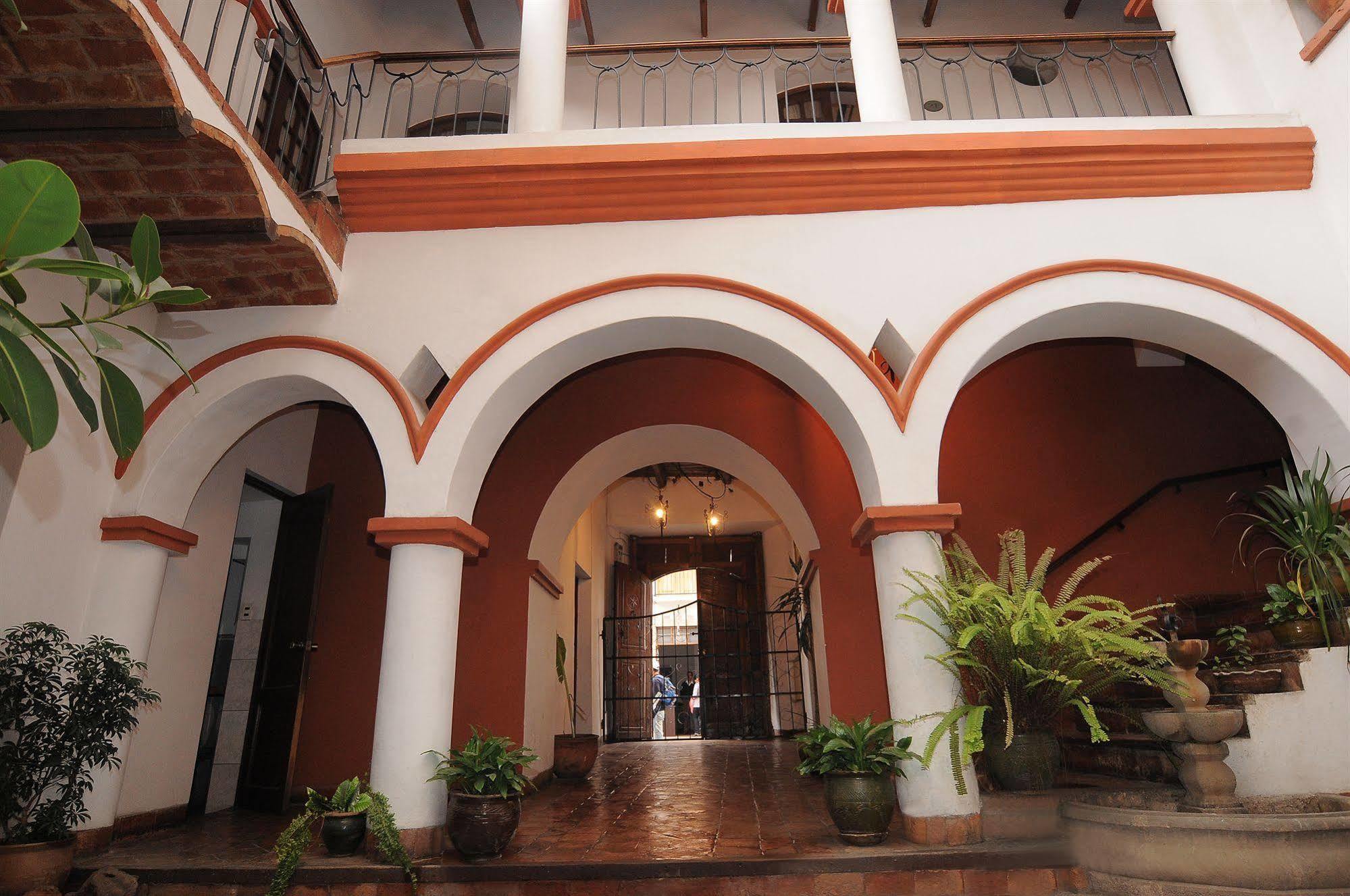 סוקרה Hostal Recoleta Sur מראה חיצוני תמונה